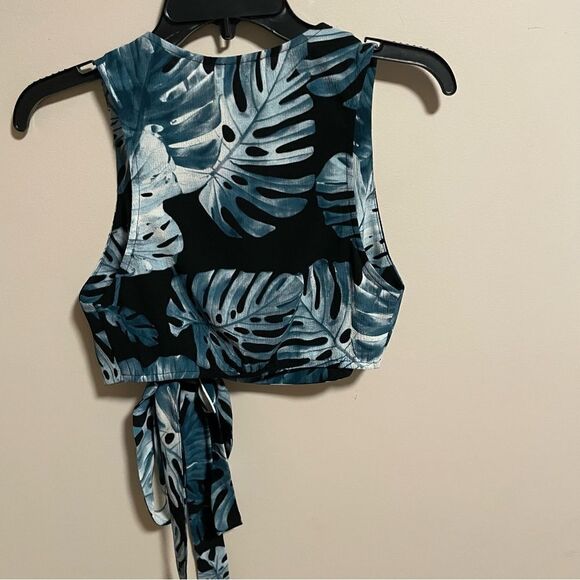 NWT SHOW ME YOUR MUMU Conga Palm Wrap Top- Size Small - Picture 9 of 9